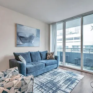  Apartment Luxury 3 Mins To Dt -pool-gym-balcony